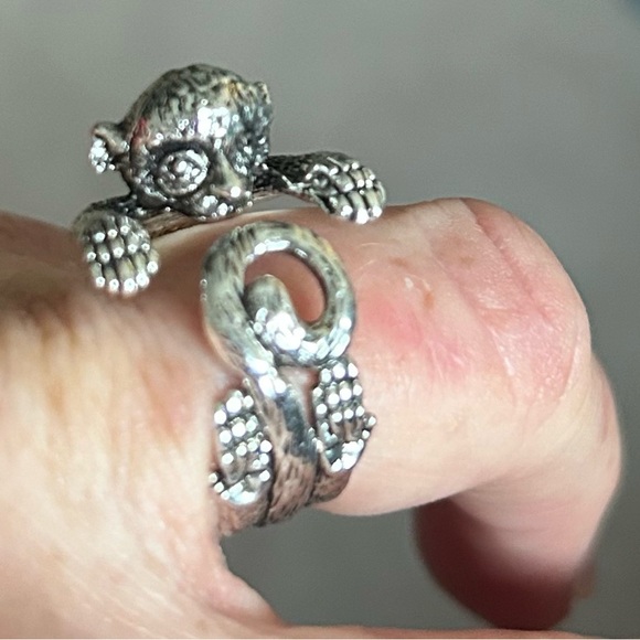 Adjustable monkey ring, Silvertone - Picture 5 of 6